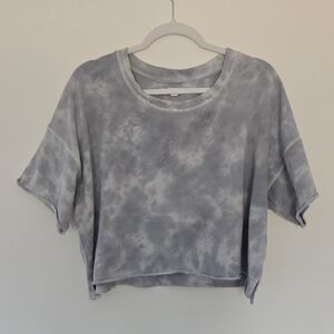 Arie Gray Tie-Dye Women's Cropped Atheasure Short Sleeve Shirt | Large